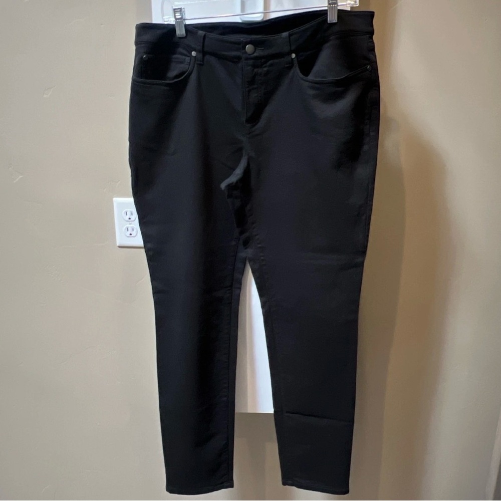Eileen Fisher Women's Classic Black khakis